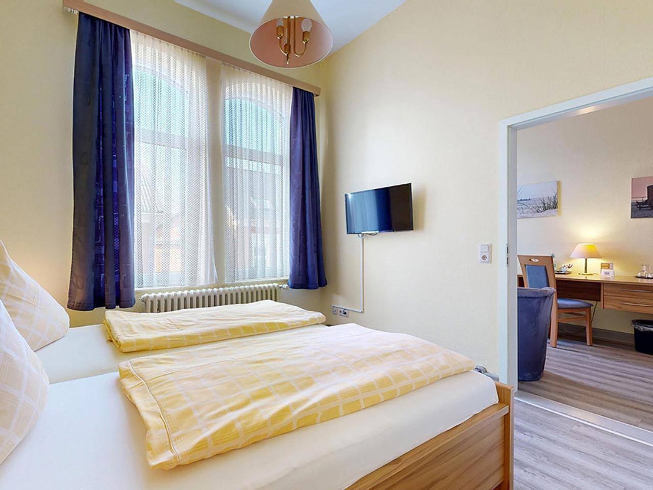 Hotel Graf Waldersee Borkum Esterno foto