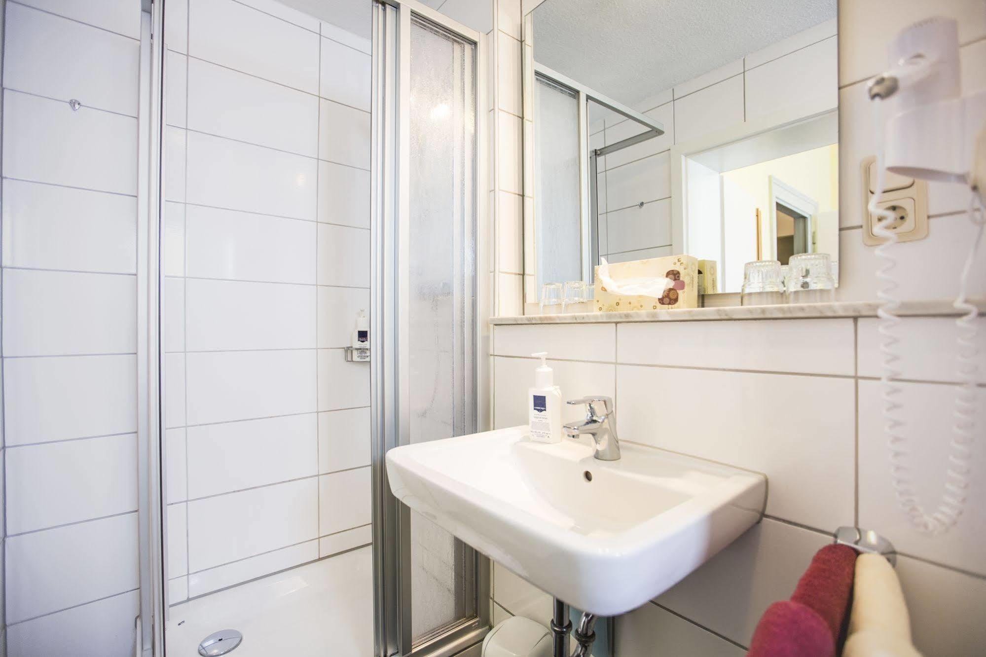 Hotel Graf Waldersee Borkum Esterno foto
