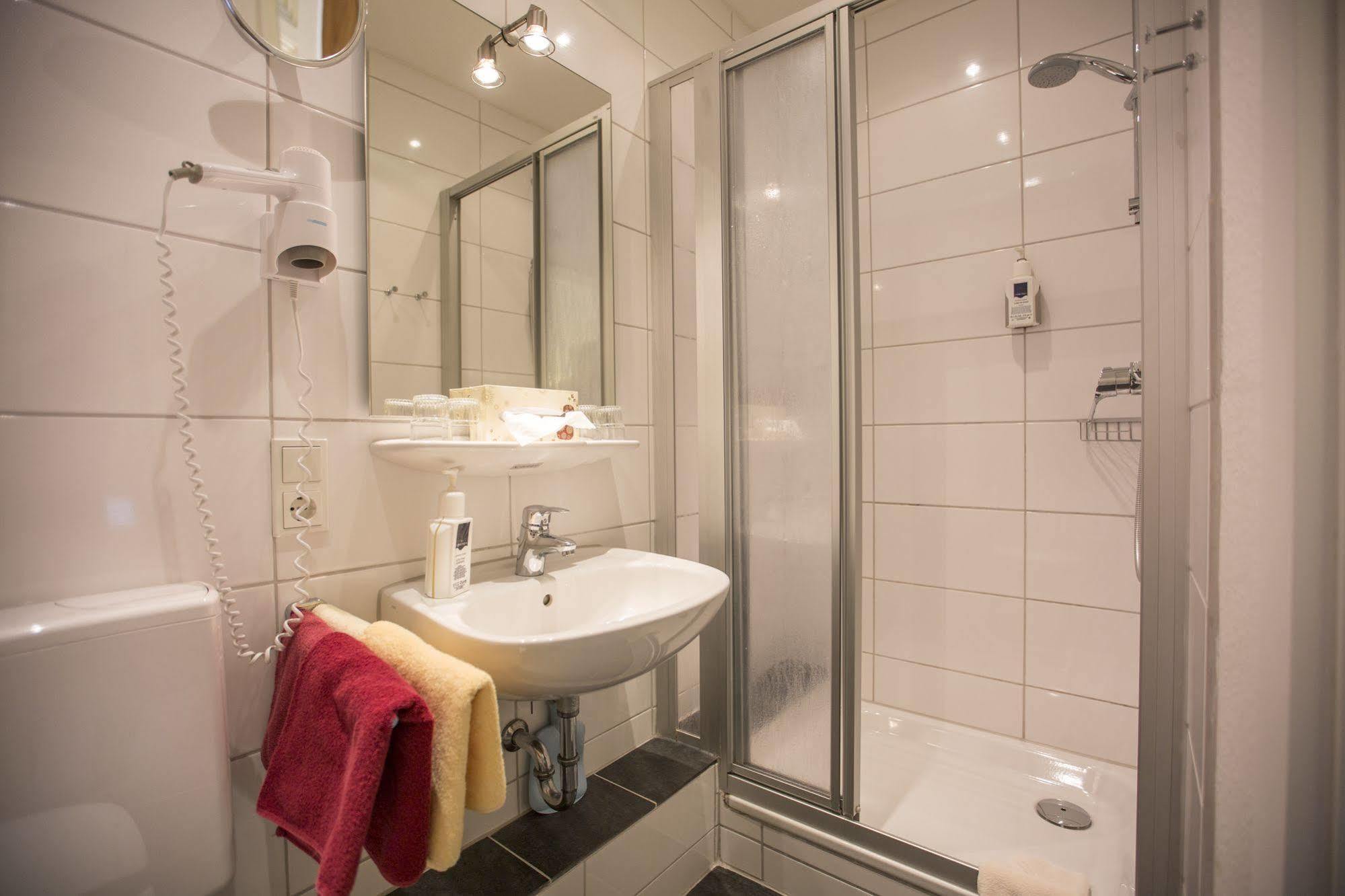 Hotel Graf Waldersee Borkum Esterno foto